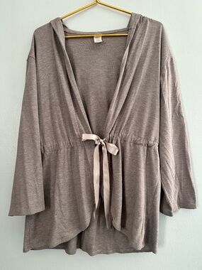 LIGHT BROWNISH GREY HOODIE WITH BOWTIE AND TULIP CUT